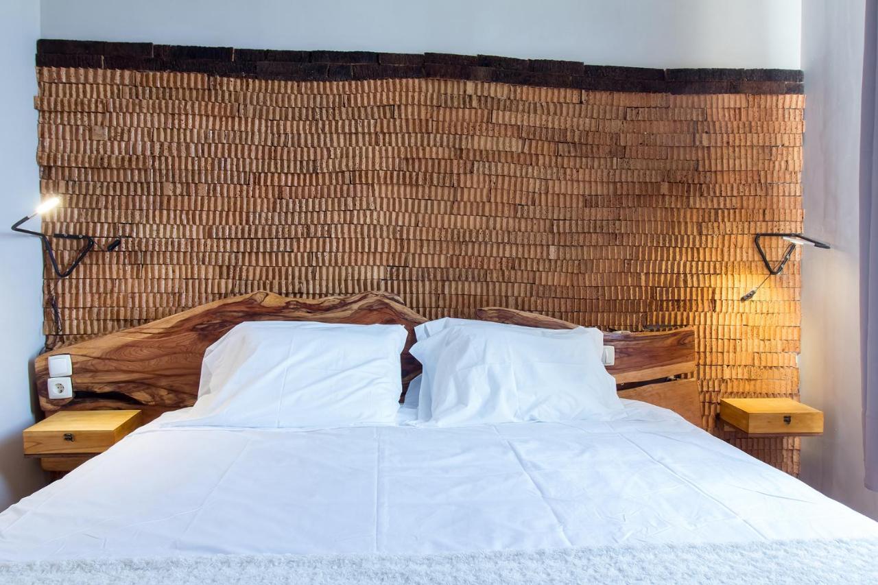 Bed & Breakfast Feel At *